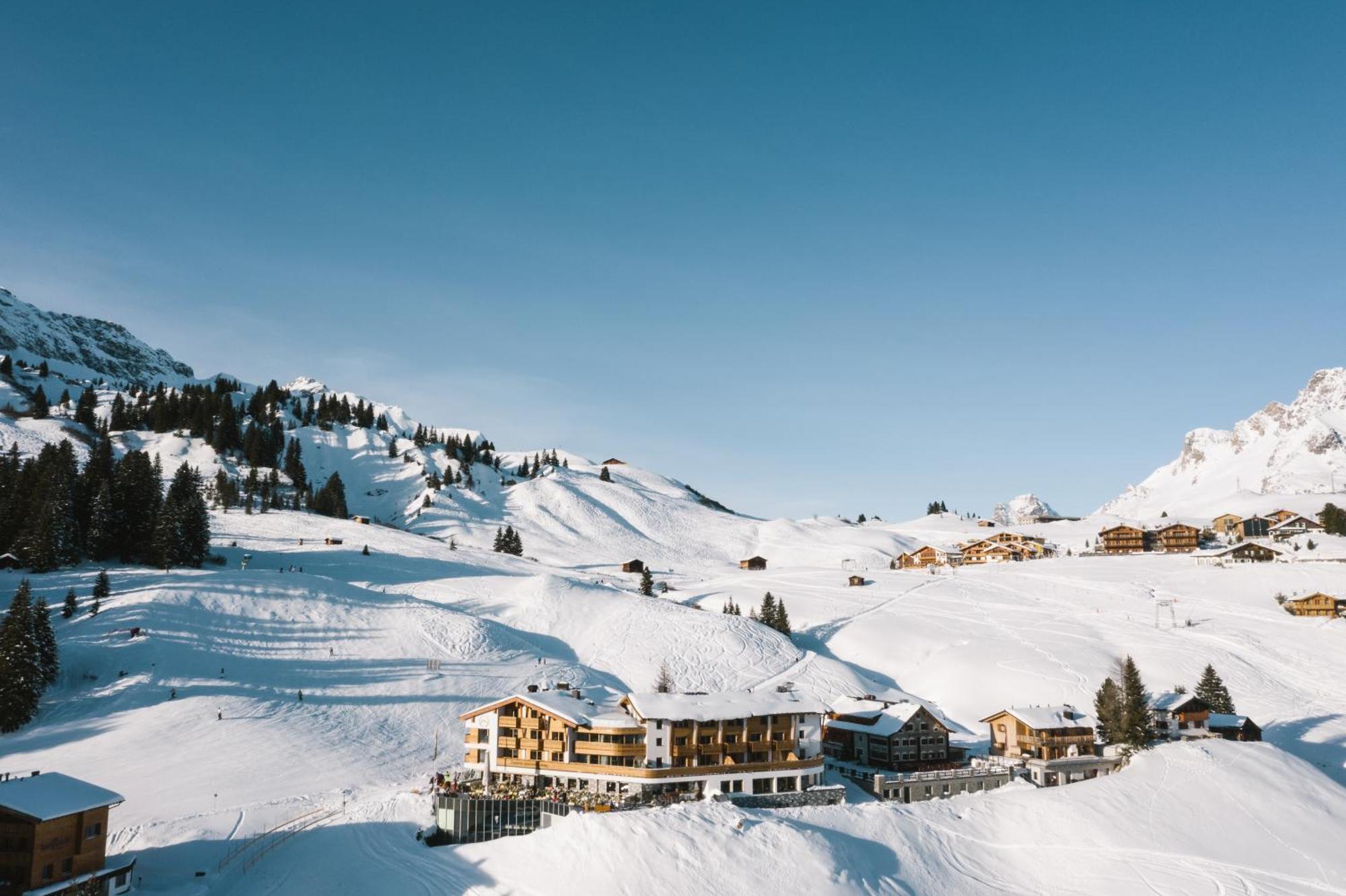 Hotel Goldener Berg Лех ам Алберг Екстериор снимка