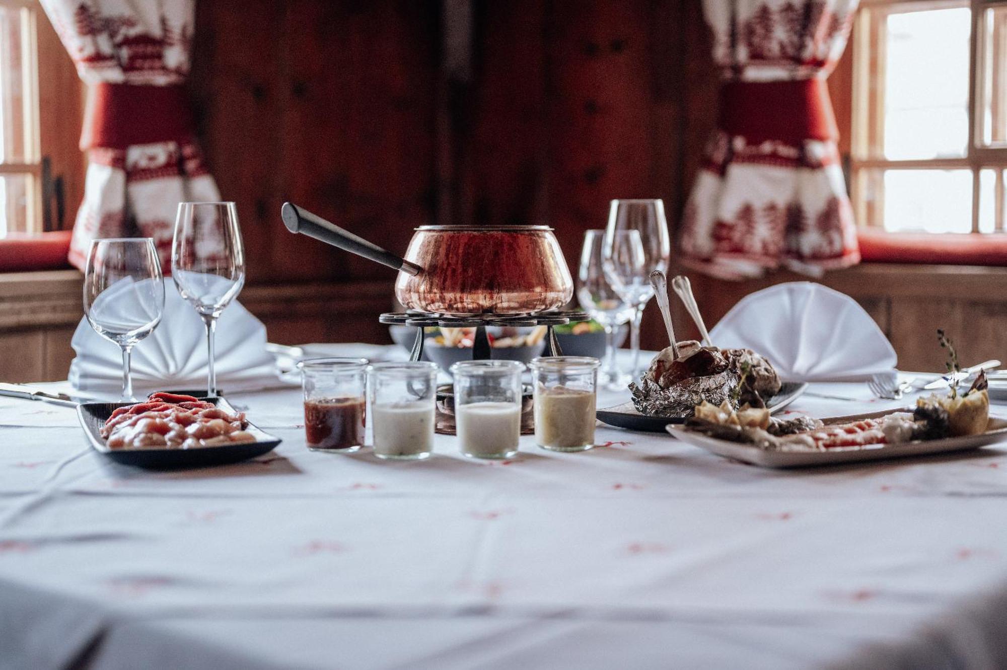 Hotel Goldener Berg Лех ам Алберг Екстериор снимка