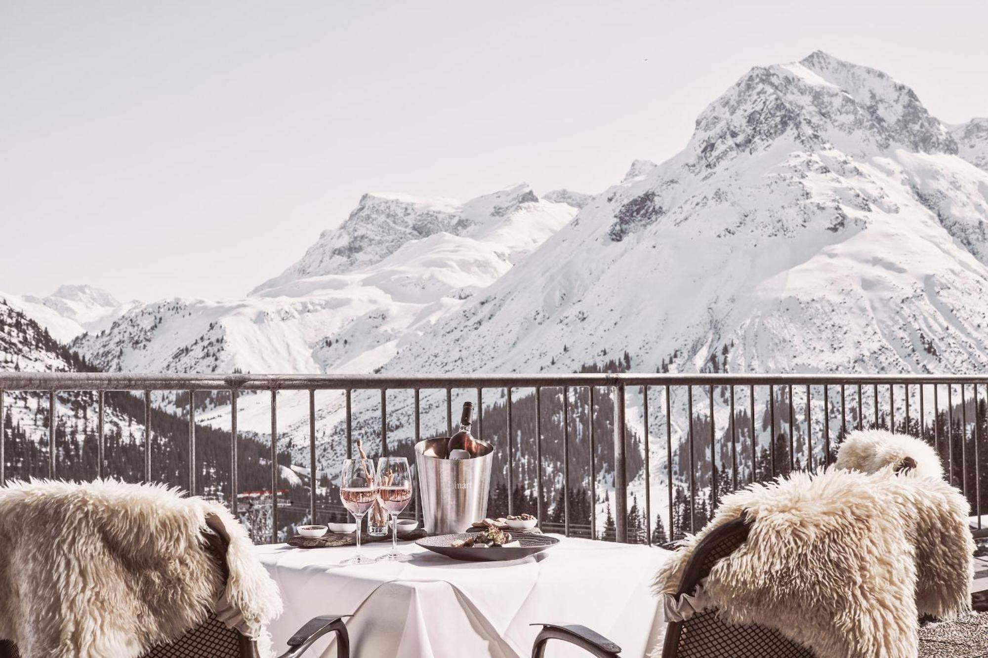 Hotel Goldener Berg Лех ам Алберг Екстериор снимка