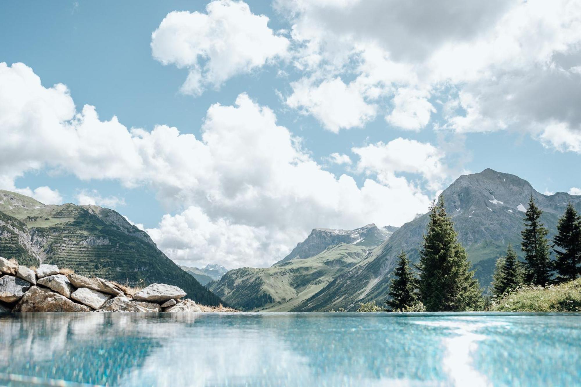 Hotel Goldener Berg Лех ам Алберг Екстериор снимка